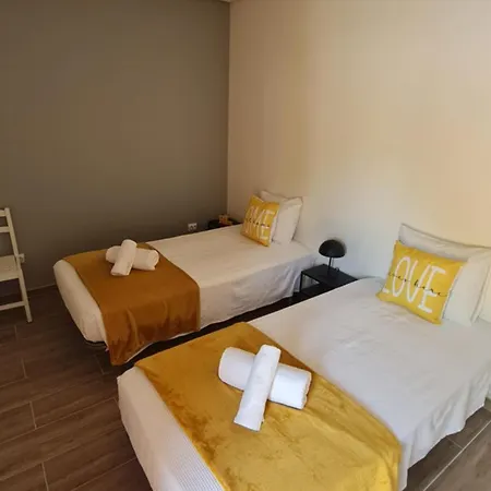 Casa Amarela - * Αλμπουφέιρα